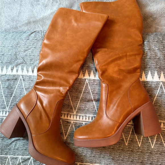 Chic Tan Heeled Boots for Women - Picture 5 of 5